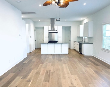 4808 Avenue S - Photo Thumbnail 1