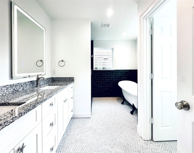 4808 Avenue S - Photo Thumbnail 12
