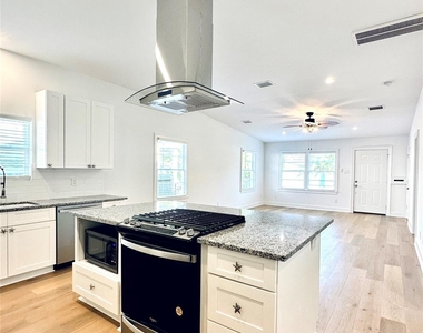 4808 Avenue S - Photo Thumbnail 6