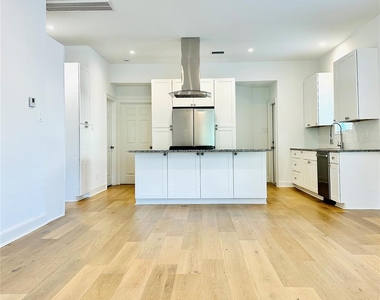 4808 Avenue S - Photo Thumbnail 9