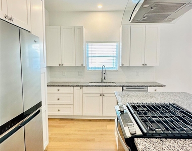 4808 Avenue S - Photo Thumbnail 3