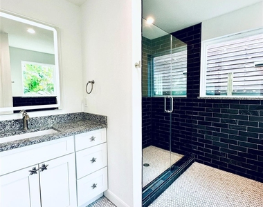 4808 Avenue S - Photo Thumbnail 13