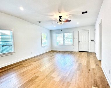 4808 Avenue S - Photo Thumbnail 18