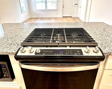 4808 Avenue S - Photo Thumbnail 10