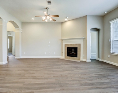 1926 Lansing Cove Drive - Photo Thumbnail 6