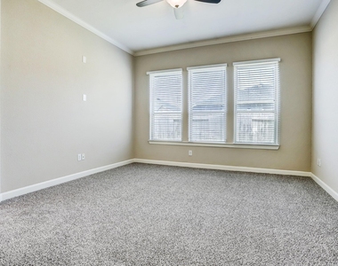 1926 Lansing Cove Drive - Photo Thumbnail 12