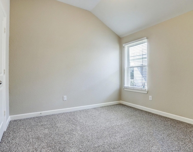 1926 Lansing Cove Drive - Photo Thumbnail 16