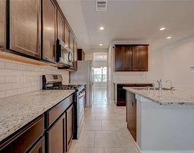 2206 Mirror Ridge Court - Photo Thumbnail 15