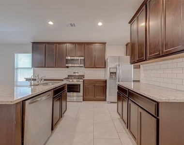 2206 Mirror Ridge Court - Photo Thumbnail 11