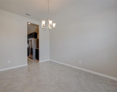 2206 Mirror Ridge Court - Photo Thumbnail 4