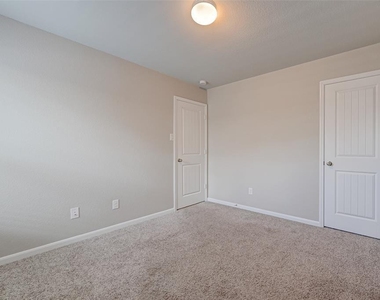 2206 Mirror Ridge Court - Photo Thumbnail 19