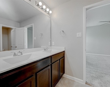 2206 Mirror Ridge Court - Photo Thumbnail 25