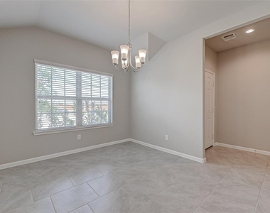 2206 Mirror Ridge Court - Photo Thumbnail 5