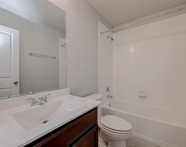 2206 Mirror Ridge Court - Photo Thumbnail 17