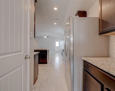 2206 Mirror Ridge Court - Photo Thumbnail 10