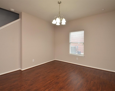 2707 Roaring Oaks Lane - Photo Thumbnail 7