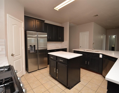 2707 Roaring Oaks Lane - Photo Thumbnail 14