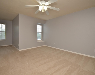 2707 Roaring Oaks Lane - Photo Thumbnail 24