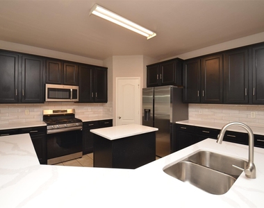 2707 Roaring Oaks Lane - Photo Thumbnail 12