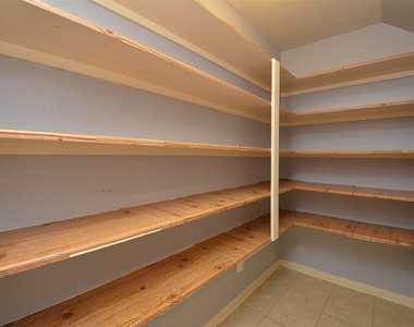 2707 Roaring Oaks Lane - Photo Thumbnail 10