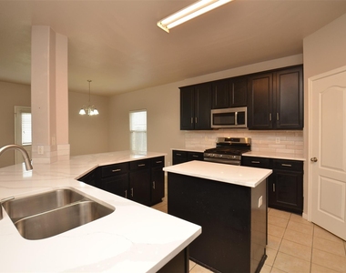 2707 Roaring Oaks Lane - Photo Thumbnail 8