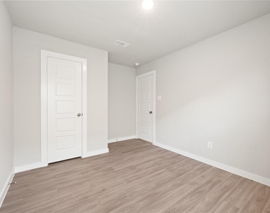 8635 Jetty Glen Drive - Photo Thumbnail 19