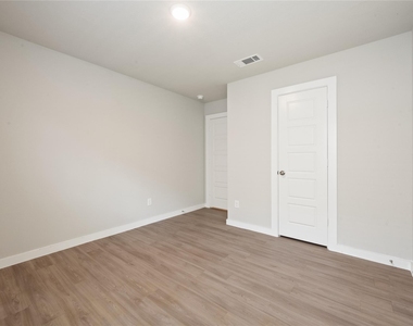 8635 Jetty Glen Drive - Photo Thumbnail 14