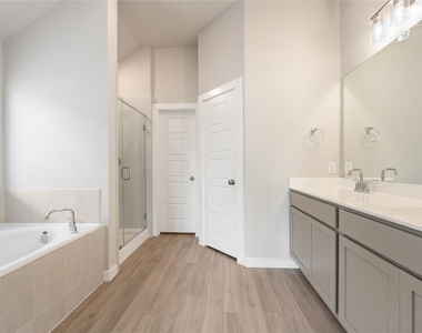 8635 Jetty Glen Drive - Photo Thumbnail 8