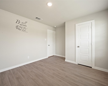 8635 Jetty Glen Drive - Photo Thumbnail 25