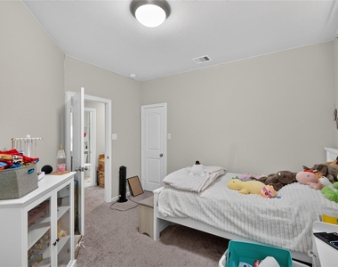 16207 Northern Cardinal Lane - Photo Thumbnail 9