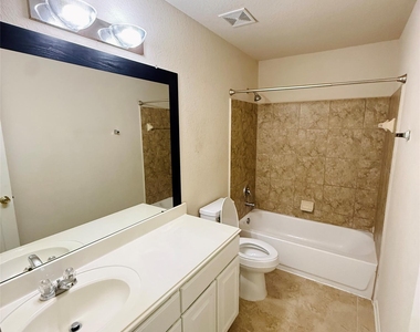 19130 Clevera Walk Lane - Photo Thumbnail 18