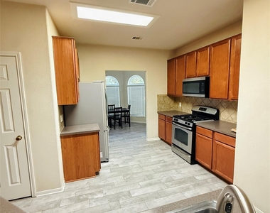 19130 Clevera Walk Lane - Photo Thumbnail 8