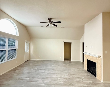 19130 Clevera Walk Lane - Photo Thumbnail 4