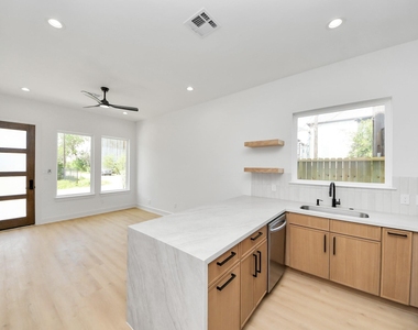 4607 Gunter Street - Photo Thumbnail 9