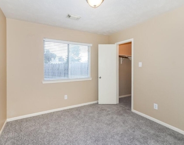 6807 Arrowchase Court - Photo Thumbnail 11