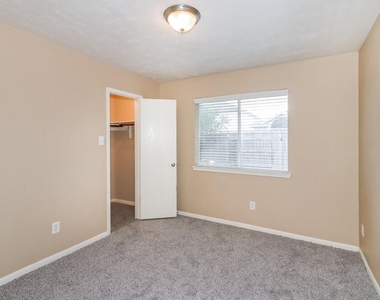 6807 Arrowchase Court - Photo Thumbnail 10
