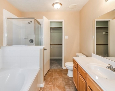 6807 Arrowchase Court - Photo Thumbnail 8