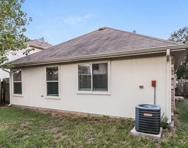 6807 Arrowchase Court - Photo Thumbnail 14