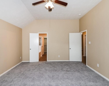 6807 Arrowchase Court - Photo Thumbnail 7