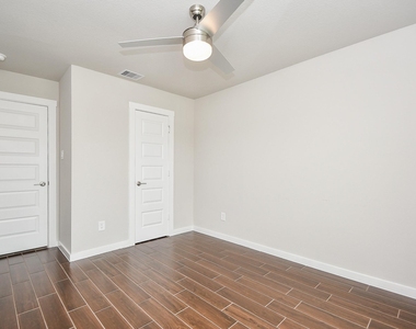 3831 Sparkman Lane - Photo Thumbnail 4