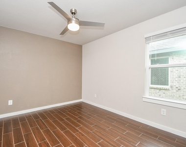 3831 Sparkman Lane - Photo Thumbnail 7