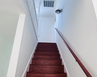 11123 Bandlon Drive - Photo Thumbnail 4