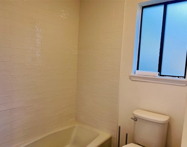 11123 Bandlon Drive - Photo Thumbnail 3