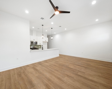 3907 Falls Street - Photo Thumbnail 4