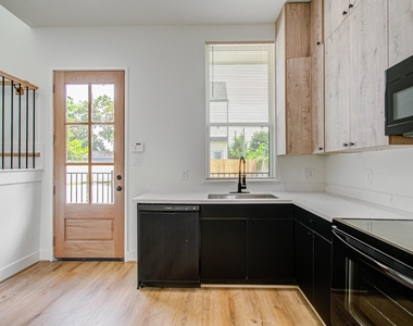 1308 Tarley Street - Photo Thumbnail 8