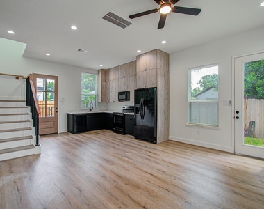1308 Tarley Street - Photo Thumbnail 6