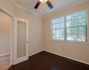 15923 Eldora Springs Court - Photo Thumbnail 4