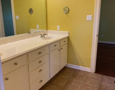 11815 Canyon Mills Drive - Photo Thumbnail 22