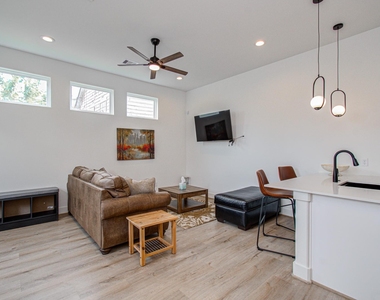 203 Danna Lane - Photo Thumbnail 4