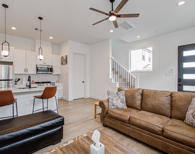 203 Danna Lane - Photo Thumbnail 5